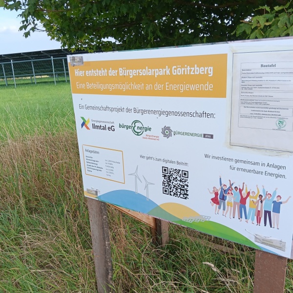 Datei:Bürger-PV-Anlage Bautafel.jpg